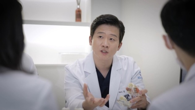 임플란트 뼈이식, 잇몸뼈 상태 따라 필요할 수 있어…윗니 임플란트 전 상악동 위치 확인 중요