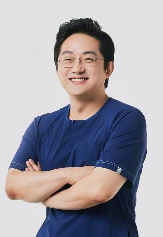 전체 임플란트, 틀니와 어떤 차이가 있을까?