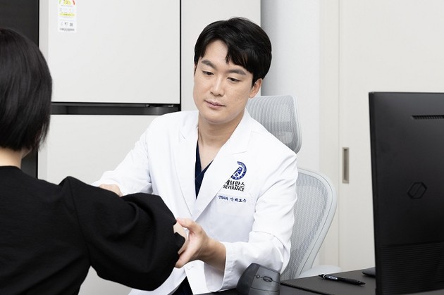 무심코 넘어간 팔꿈치 통증, 테니스·골프엘보 신호?