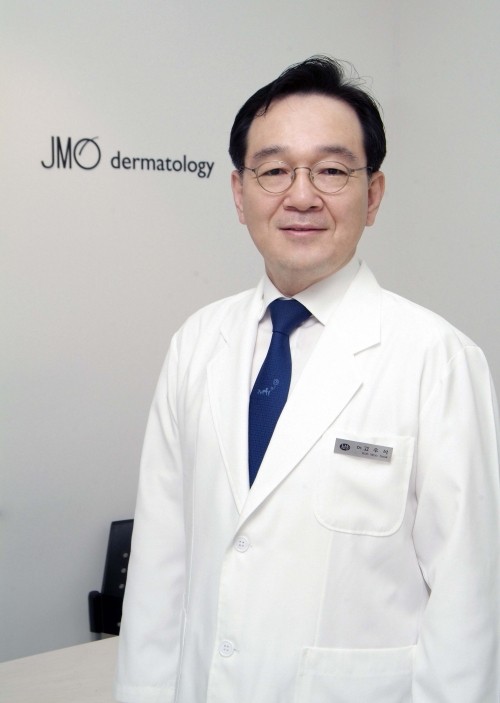 꾸준히 받아도 자라나는 수염… 영구 제모로 시술 완료할 수 있어